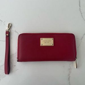 Michael Kors wallet in very good condition